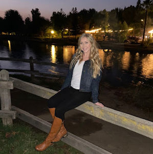 Meet your Posher, Hallie